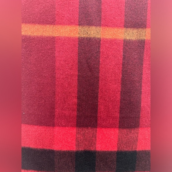 New Authentic Burberry Half Mega Check Scarf - Picture 5 of 7